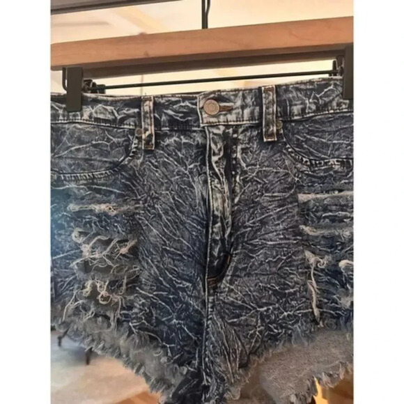 Judy Blue Distressed Shorts Size Large‎ - Picture 3 of 7